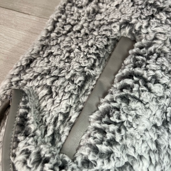 NWT!! NEW- grey Abercrombie & Fitch Cloud Sherpa Vest - Picture 3 of 13